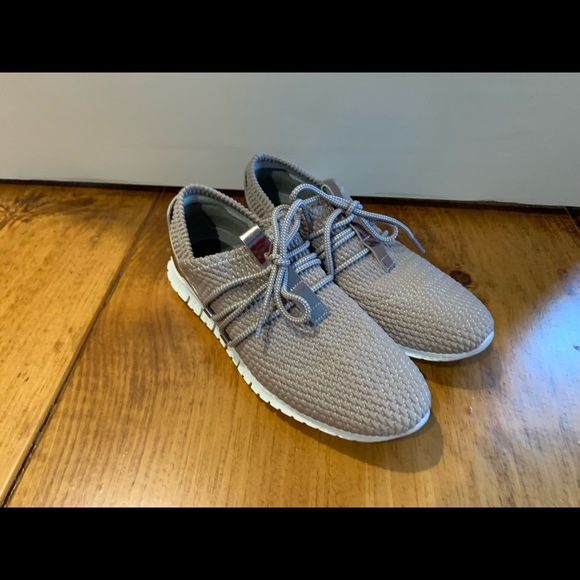 Cole Haan- Zerogrand Quilted sneaker! - Picture 2 of 11